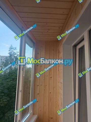 Отделка балконов деревянной вагонкой в Москве