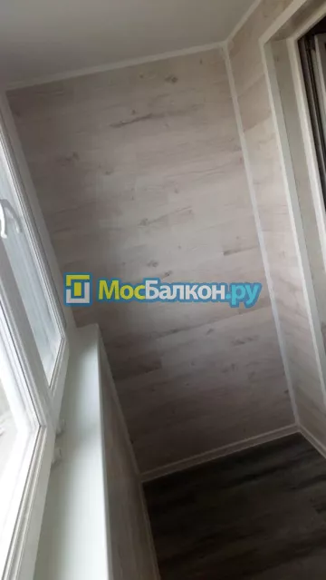 Отделка балконов ламинатом в Москве цены под ключ от МосБалкон