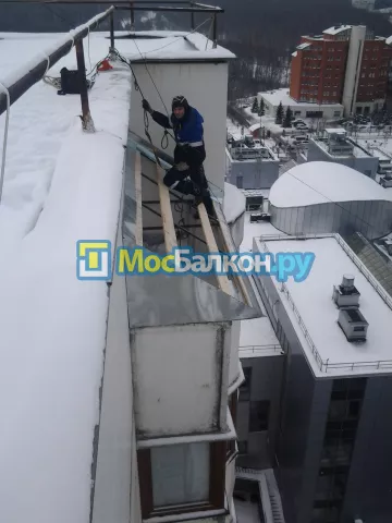 Крыша на балконе в Домодедово монтаж и ремонт по выгодной цене от МосБалкон