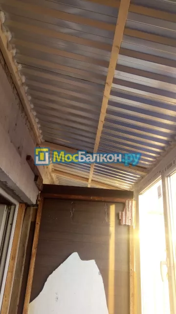 Крыша на балконе в Домодедово монтаж и ремонт по выгодной цене от МосБалкон