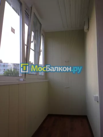 Отделка балкона и лоджии пластиковыми ПВХ панелями в Домодедово от компании МосБалкон
