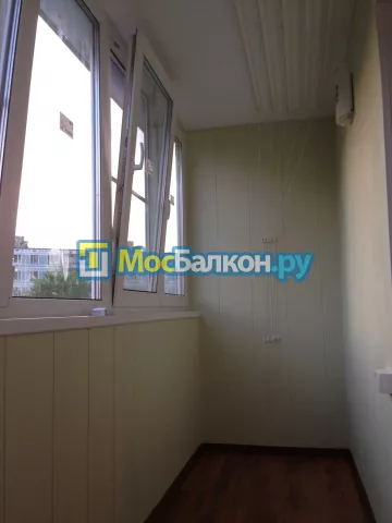 Отделка балкона и лоджии пластиковыми ПВХ панелями в Домодедово от компании МосБалкон