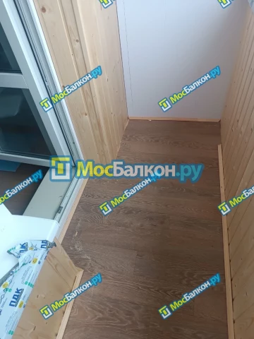 Отделка балконов деревянной вагонкой в Москве